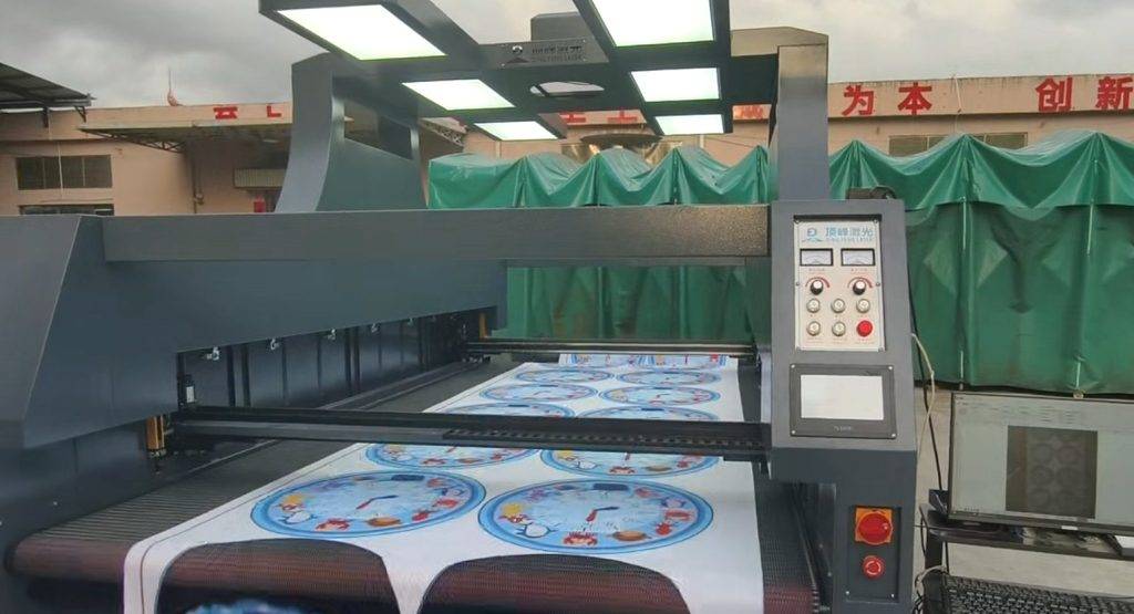 送料激光切割机客户工厂运行实拍